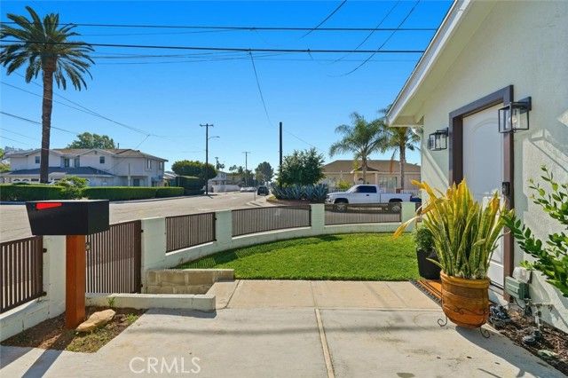 11851 Earlham, Orange, CA 92869