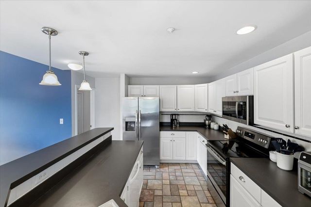 11 Edward Circle, Bedford, NH 03110