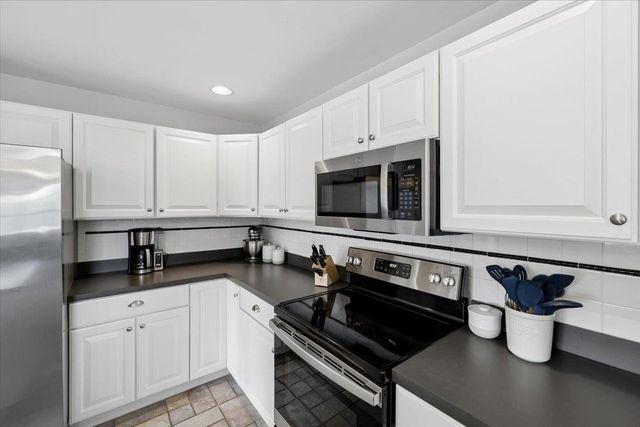 11 Edward Circle, Bedford, NH 03110