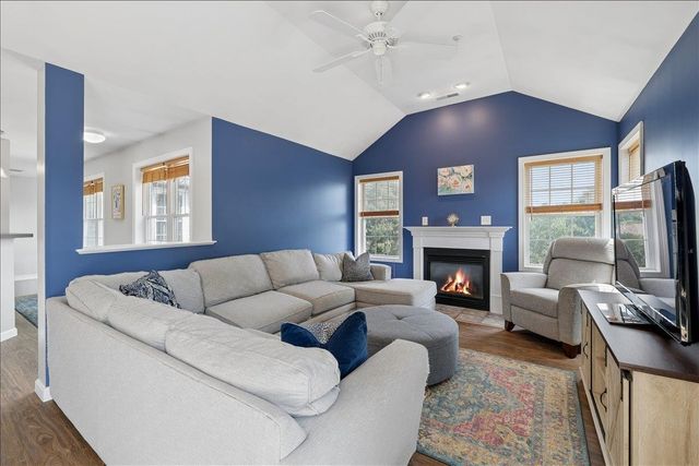 11 Edward Circle, Bedford, NH 03110