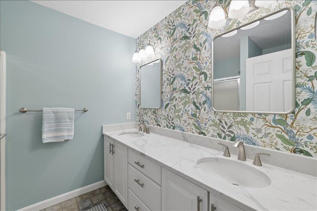 11 Edward Circle, Bedford, NH 03110