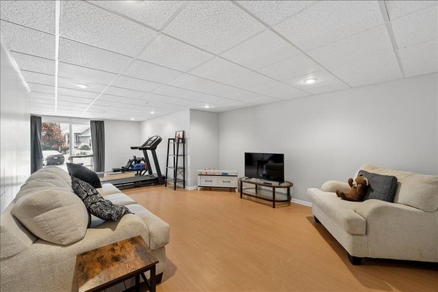 11 Edward Circle, Bedford, NH 03110