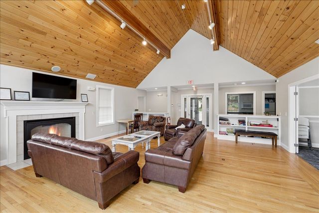 11 Edward Circle, Bedford, NH 03110