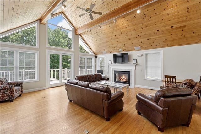 11 Edward Circle, Bedford, NH 03110
