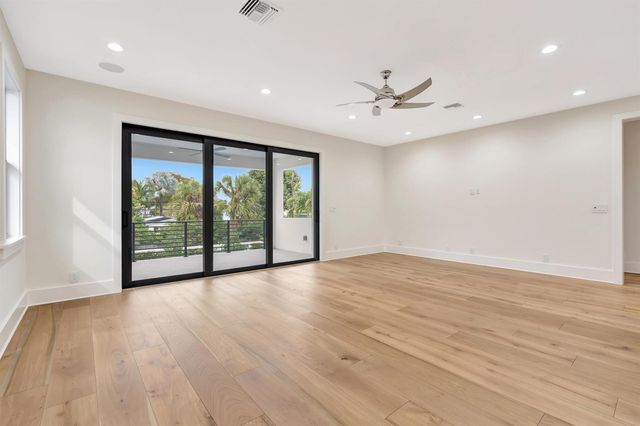 245 Alhambra Place, West Palm Beach, FL 33405