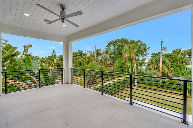 245 Alhambra Place, West Palm Beach, FL 33405