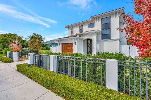 245 Alhambra Place, West Palm Beach, FL 33405
