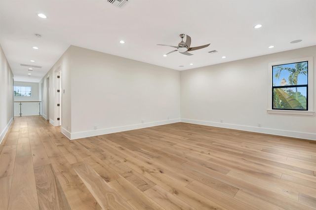 245 Alhambra Place, West Palm Beach, FL 33405