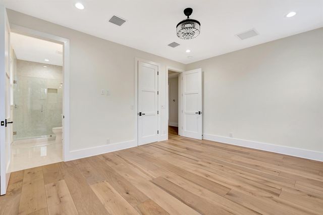 245 Alhambra Place, West Palm Beach, FL 33405