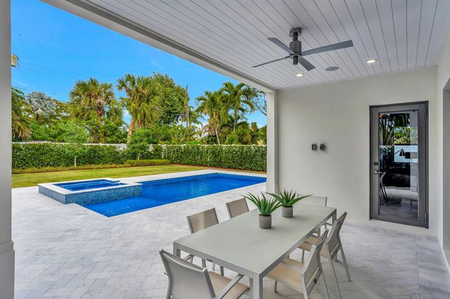 245 Alhambra Place, West Palm Beach, FL 33405