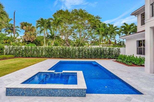 245 Alhambra Place, West Palm Beach, FL 33405