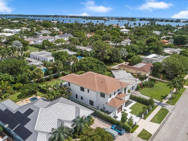 245 Alhambra Place, West Palm Beach, FL 33405
