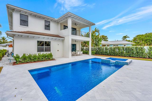 245 Alhambra Place, West Palm Beach, FL 33405