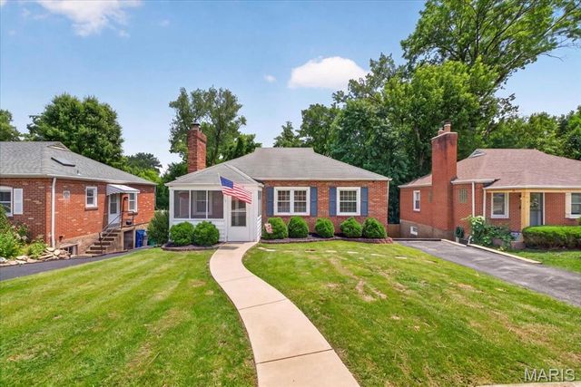 9438 Plainfield Drive, St Louis, MO 63119