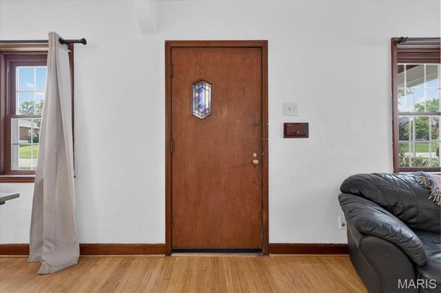 9438 Plainfield Drive, St Louis, MO 63119