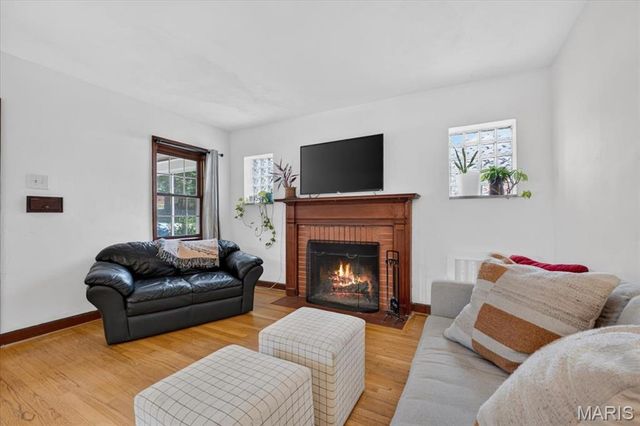 9438 Plainfield Drive, St Louis, MO 63119