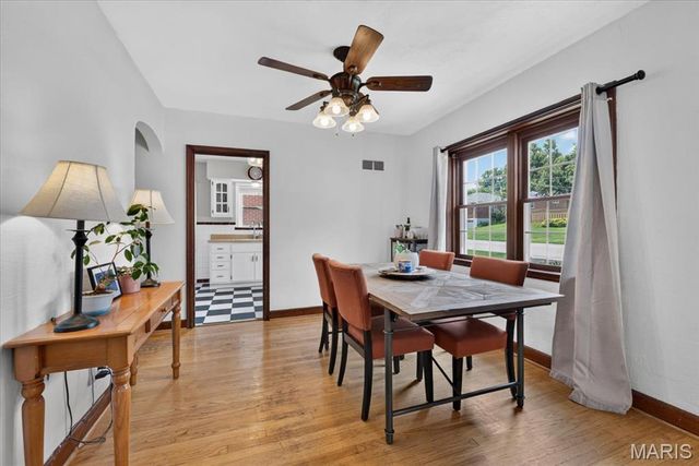 9438 Plainfield Drive, St Louis, MO 63119