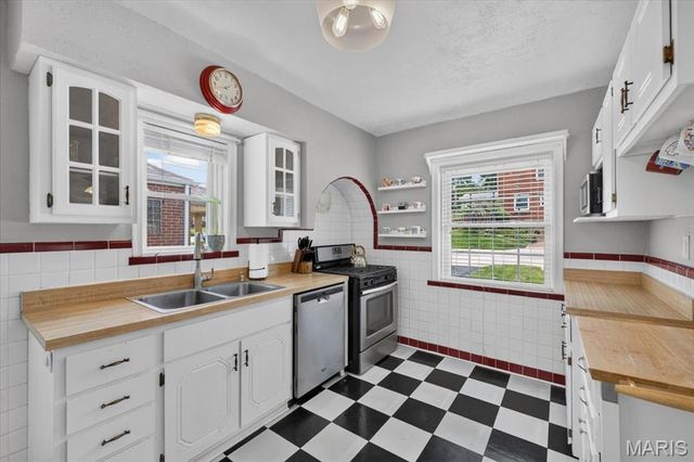 9438 Plainfield Drive, St Louis, MO 63119