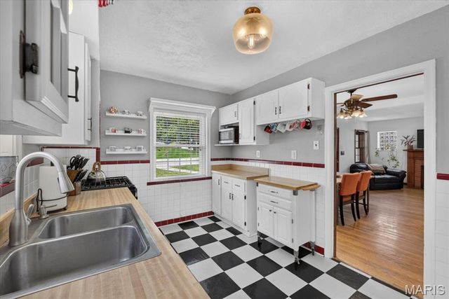 9438 Plainfield Drive, St Louis, MO 63119