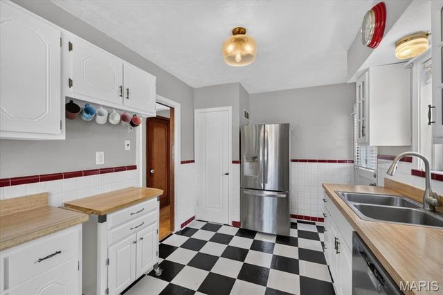 9438 Plainfield Drive, St Louis, MO 63119