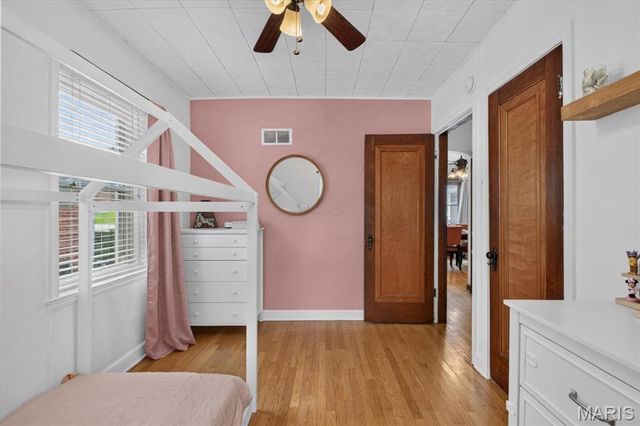 9438 Plainfield Drive, St Louis, MO 63119