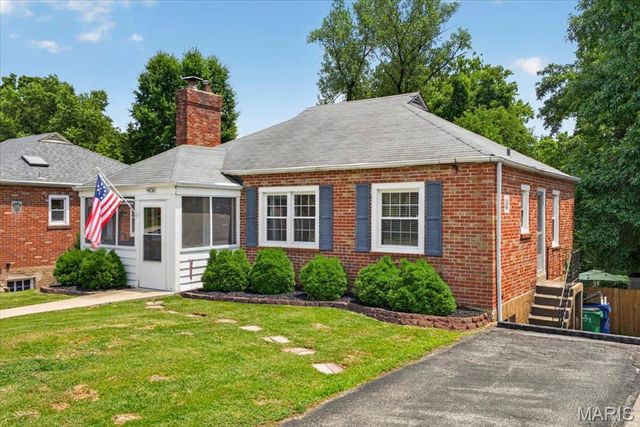 9438 Plainfield Drive, St Louis, MO 63119