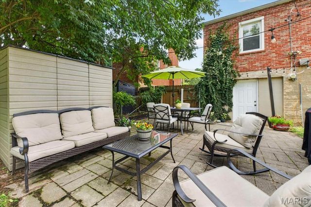 9438 Plainfield Drive, St Louis, MO 63119
