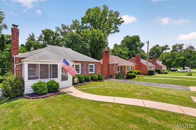 9438 Plainfield Drive, St Louis, MO 63119