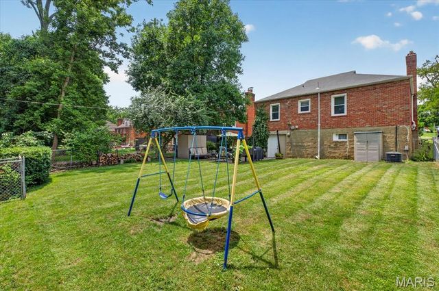 9438 Plainfield Drive, St Louis, MO 63119