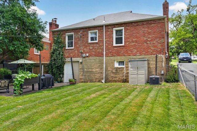 9438 Plainfield Drive, St Louis, MO 63119