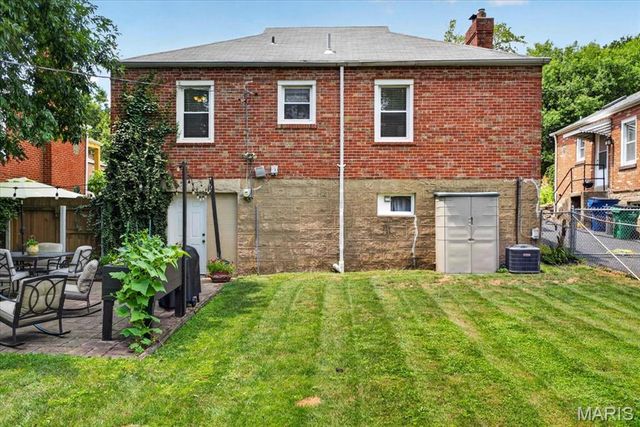 9438 Plainfield Drive, St Louis, MO 63119