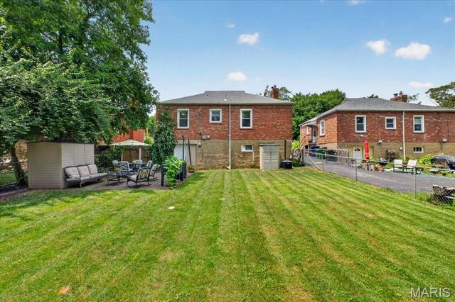 9438 Plainfield Drive, St Louis, MO 63119