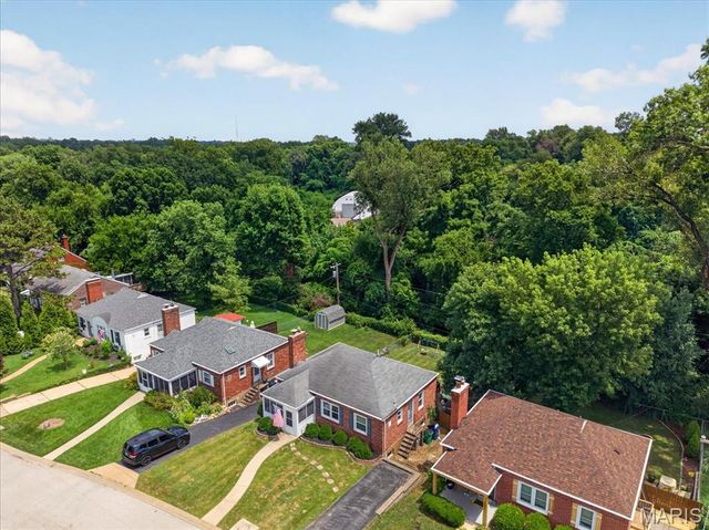 9438 Plainfield Drive, St Louis, MO 63119