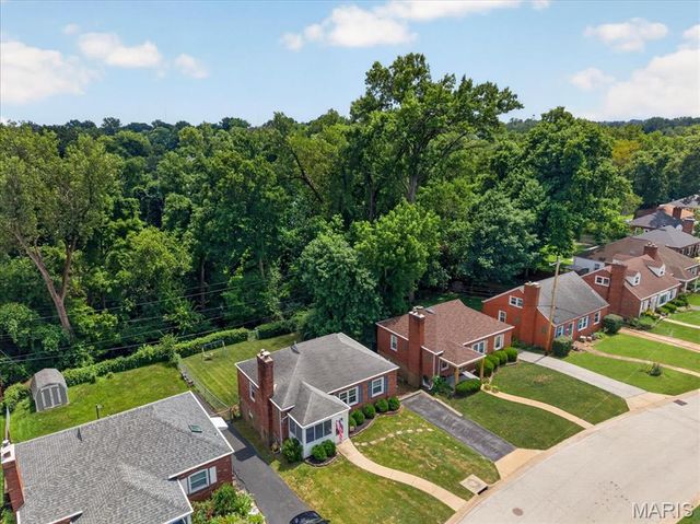 9438 Plainfield Drive, St Louis, MO 63119