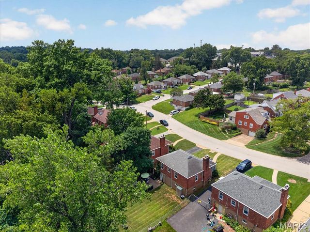9438 Plainfield Drive, St Louis, MO 63119