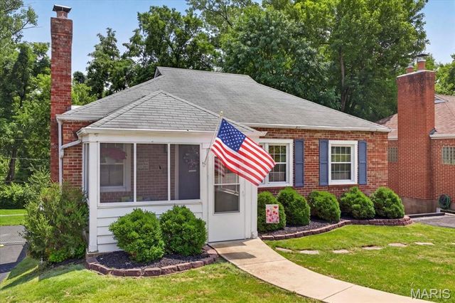 9438 Plainfield Drive, St Louis, MO 63119
