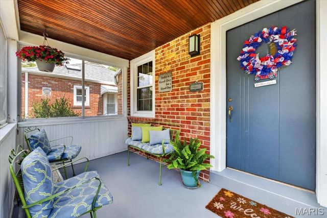 9438 Plainfield Drive, St Louis, MO 63119