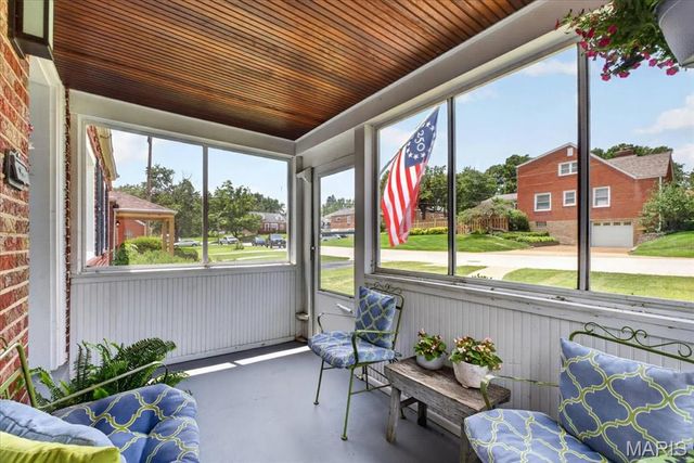 9438 Plainfield Drive, St Louis, MO 63119