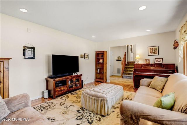 31 Cameron Court, Freehold, NJ 07728