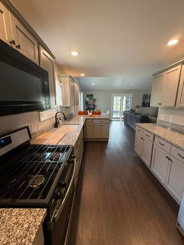 901 9th Street SW 6a, Demotte, IN 46310