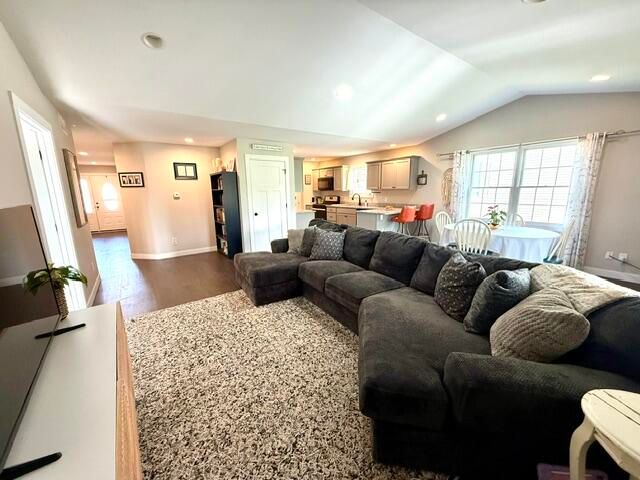 901 9th Street SW 6a, Demotte, IN 46310