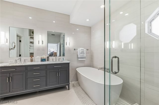 4705 Villa Mare LN, Naples, FL 34103