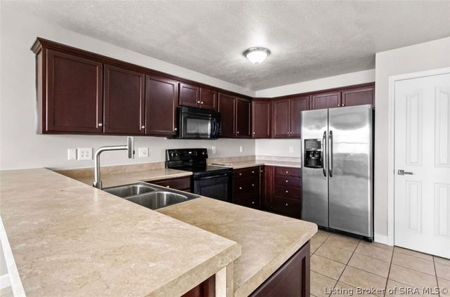 12310 Pinta Place, Sellersburg, IN 47172