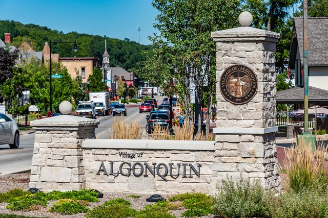 204 La Fox River Drive, Algonquin, IL 60102