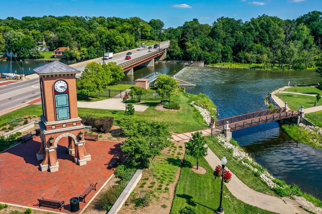 204 La Fox River Drive, Algonquin, IL 60102