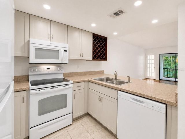 4570 RINGWOOD MEADOW 2, Sarasota, FL 34235