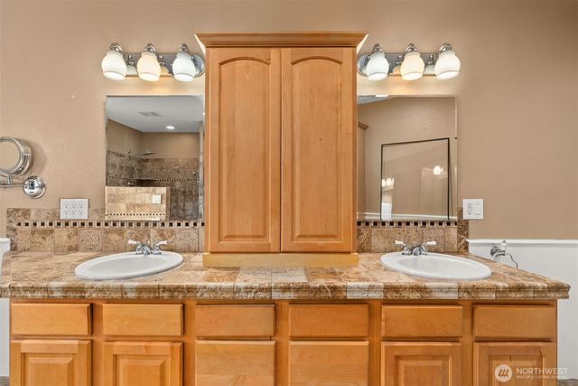 998 State Route 6, Raymond, WA 98577