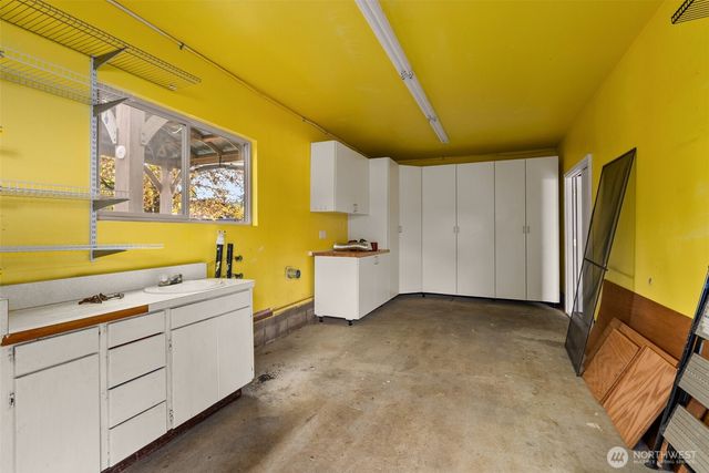 998 State Route 6, Raymond, WA 98577