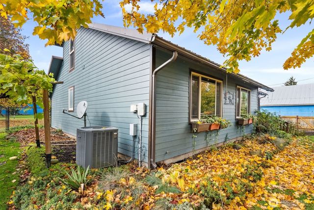 998 State Route 6, Raymond, WA 98577