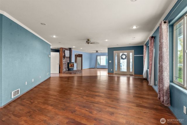 998 State Route 6, Raymond, WA 98577